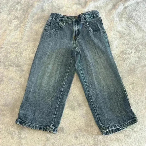 Gymboree - Denim jeans.  Size 2T - Picture 1 of 4